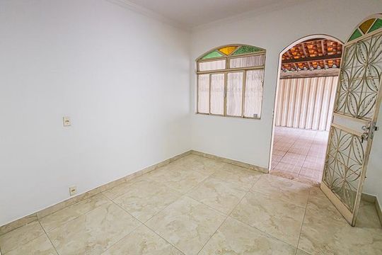 Casa para alugar com 2 quartos, 110m² em Etelvina Carneiro, Belo Horizonte