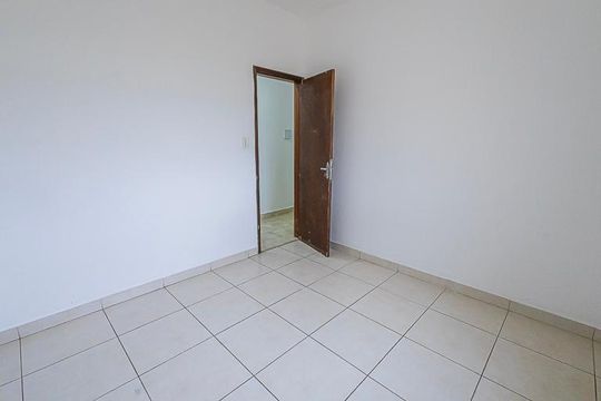quarto 2 de casa para alugar com 2 quartos, 110m² em Etelvina Carneiro, Belo Horizonte