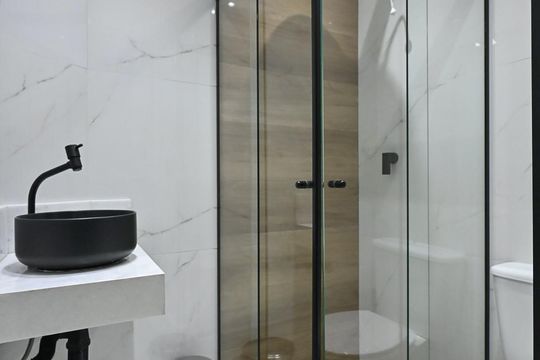 Banheiro de Serviço de casa de condomínio à venda com 3 quartos, 200m² em Jardim Taboao, São Paulo