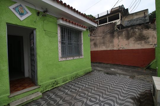 Quintal e garagem de casa para alugar com 4 quartos, 130m² em Ramos, Rio de Janeiro