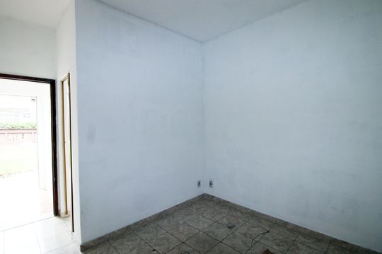 Sala de casa para alugar com 4 quartos, 130m² em Ramos, Rio de Janeiro