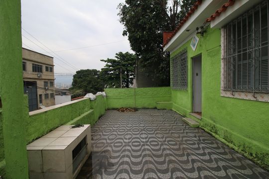 Quintal e garagem de casa para alugar com 4 quartos, 130m² em Ramos, Rio de Janeiro