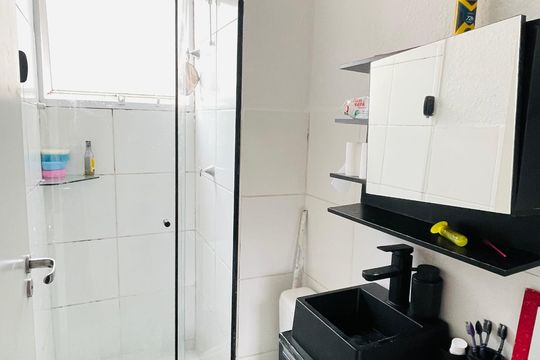 Banheiro de apartamento para alugar com 2 quartos, 40m² em Jardim Petropolis, Cotia