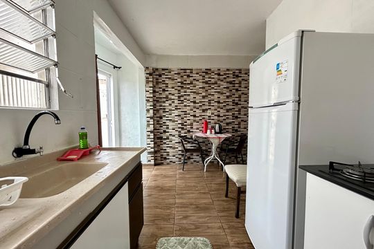 Sala/Cozinha de casa para alugar com 1 quarto, 30m² em Monte Verde, Florianópolis