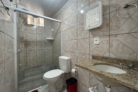 Banheiro  de casa para alugar com 1 quarto, 30m² em Monte Verde, Florianópolis