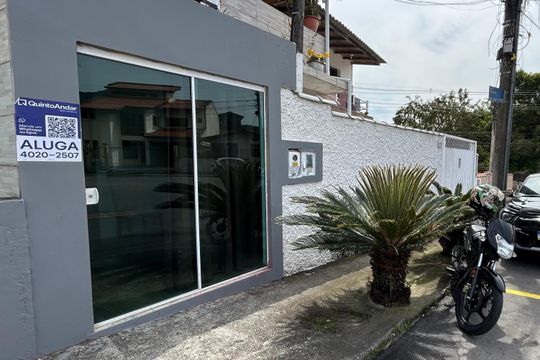Fachada de casa para alugar com 1 quarto, 30m² em Monte Verde, Florianópolis