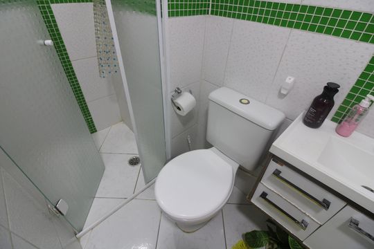 Banheiro de apartamento à venda com 2 quartos, 60m² em Vila Silvia, São Paulo