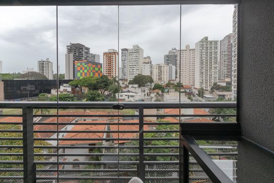 Varanda de kitnet/studio à venda com 1 quarto, 27m² em Jardim das Acacias, São Paulo