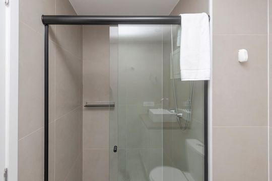 Banheiro de kitnet/studio à venda com 1 quarto, 27m² em Jardim das Acacias, São Paulo