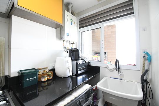 Cozinha e Área de Serviço de apartamento para alugar com 3 quartos, 77m² em Cristo Rei, Curitiba