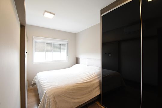 Suíte de apartamento para alugar com 3 quartos, 77m² em Cristo Rei, Curitiba