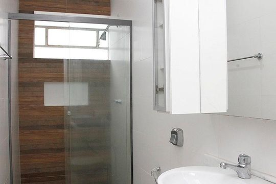 Banheiro 1 de apartamento para alugar com 1 quarto, 60m² em M Vento, Porto Alegre