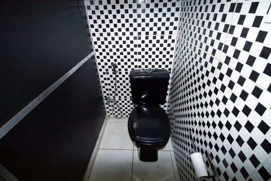 Banheiro de apartamento para alugar com 2 quartos, 70m² em Cordovil, Rio de Janeiro
