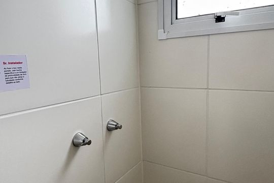 Banheiro de apartamento à venda com 2 quartos, 43m² em Vila Leopoldina, Santo André