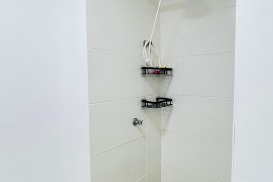 Banheiro de apartamento para alugar com 2 quartos, 50m² em Jardim Sandra, Cotia
