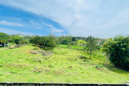 Vista da janela de apartamento para alugar com 2 quartos, 50m² em Jardim Sandra, Cotia