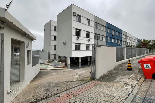 Fachada do Prédio de apartamento para alugar com 3 quartos, 70m² em Capoeiras, Florianópolis