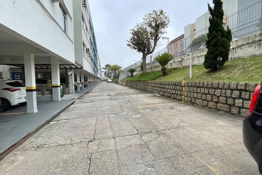 Garagem rotativa  de apartamento para alugar com 3 quartos, 70m² em Capoeiras, Florianópolis
