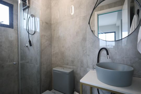 Banheiro de apartamento à venda com 1 quarto, 45m² em Bonfim, Osasco
