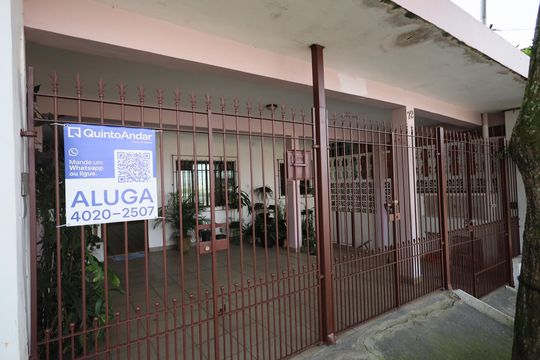 Fachada de casa para alugar com 3 quartos, 150m² em Ayrosa, Osasco