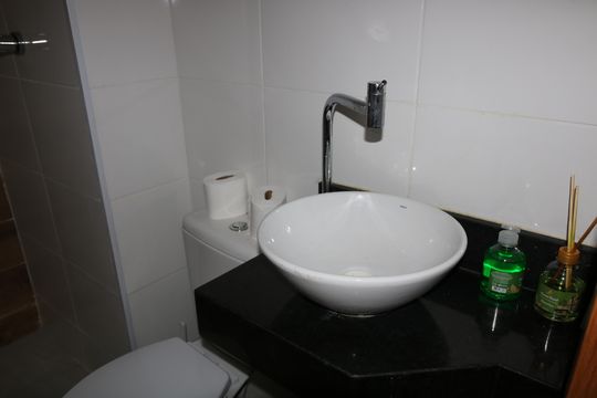 Banheiro  de apartamento à venda com 2 quartos, 40m² em Del Castilho, Rio de Janeiro