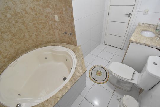 Banheiro da Suíte de casa à venda com 3 quartos, 162m² em Jardim das Américas, Curitiba