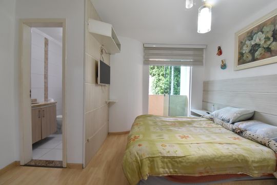 Suíte de casa à venda com 3 quartos, 162m² em Jardim das Américas, Curitiba