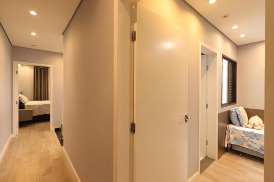 Corredor segundo piso de casa para alugar com 3 quartos, 170m² em Parque Erasmo Assunção, Santo André