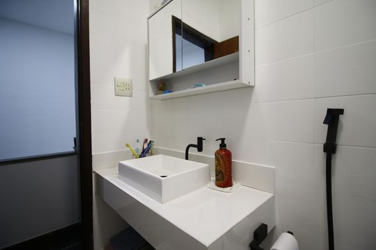 Banheiro Social de casa de condomínio à venda com 4 quartos, 370m² em Anil, Rio de Janeiro