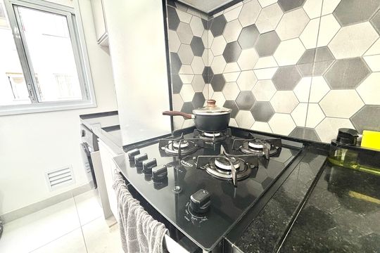 Cozinha de apartamento para alugar com 1 quarto, 26m² em Jardim Helena, São Paulo