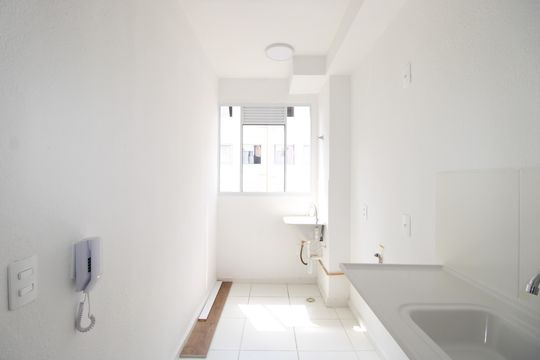 Cozinha de apartamento para alugar com 2 quartos, 40m² em Fazenda Caguaçu, São Paulo
