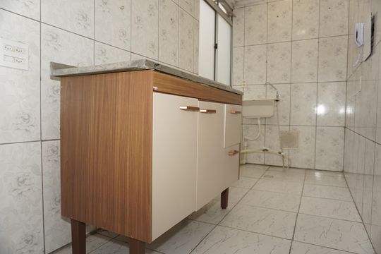 Cozinha de apartamento para alugar com 2 quartos, 37m² em Jardim Dom José, Embu das Artes