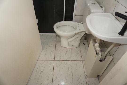 Banheiro de apartamento para alugar com 2 quartos, 37m² em Jardim Dom José, Embu das Artes