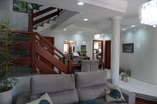 Casa para alugar com 4 quartos, 338m² em Parque Residencial Nardini, Americana