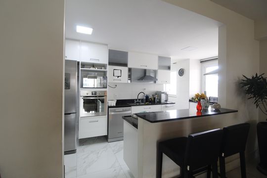 Cozinha de apartamento à venda com 3 quartos, 170m² em Barra Olímpica, Rio de Janeiro