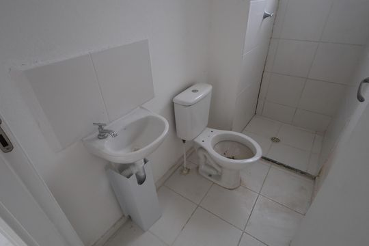Banheiro de apartamento à venda com 2 quartos, 41m² em Jardim Boa Vista (zona Oeste), Osasco