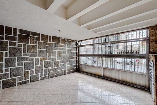 Garagem de casa para alugar com 4 quartos, 201m² em Vila Carrão, São Paulo