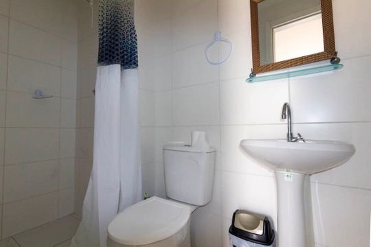 Banheiro de kitnet/studio para alugar com 1 quarto, 28740m² em Vila Penteado, São Paulo