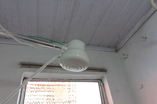 Banheiro de casa para alugar com 1 quarto, 20m² em Jardim Cocaia, Guarulhos