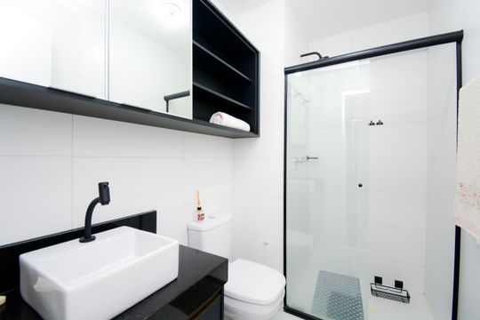 Banheiro de kitnet/studio para alugar com 1 quarto, 30m² em Centro, Guarulhos