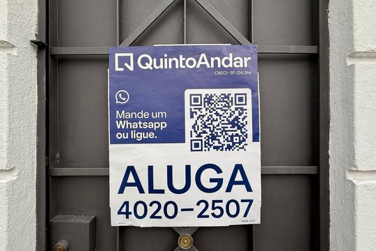 Placa  de casa para alugar com 3 quartos, 189m² em Itaim Bibi, São Paulo
