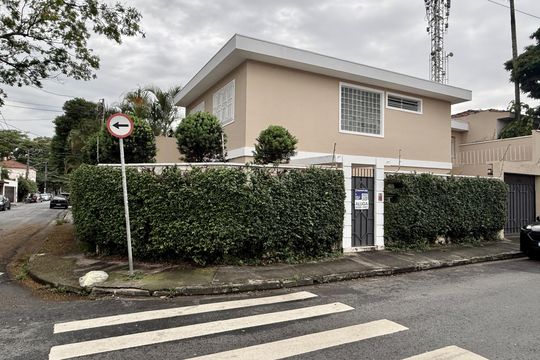 Fachada  de casa para alugar com 3 quartos, 189m² em Itaim Bibi, São Paulo