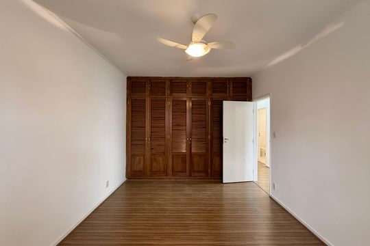 Quarto 2 de casa para alugar com 3 quartos, 189m² em Itaim Bibi, São Paulo