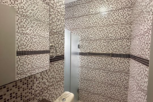 Banheiro Social de casa para alugar com 3 quartos, 400m² em Jardim Capelinha, São Paulo