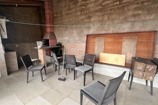 Casa para alugar com 3 quartos, 400m² em Jardim Capelinha, São Paulo
