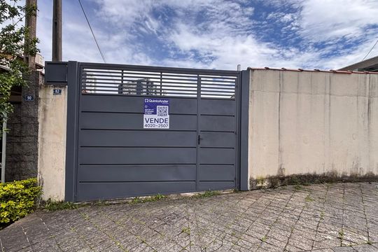Fachada de casa à venda com 2 quartos, 60m² em Vila Rosalia, Guarulhos