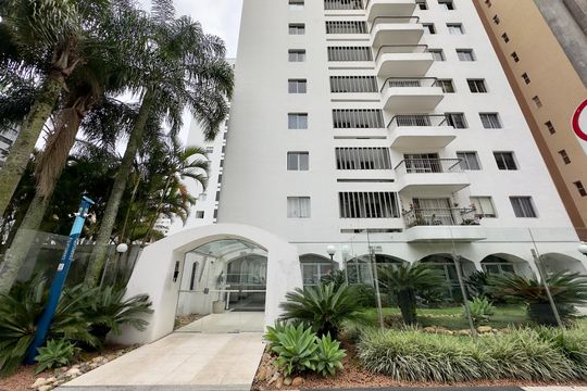 Fachada de apartamento para alugar com 2 quartos, 77m² em Bigorrilho, Curitiba
