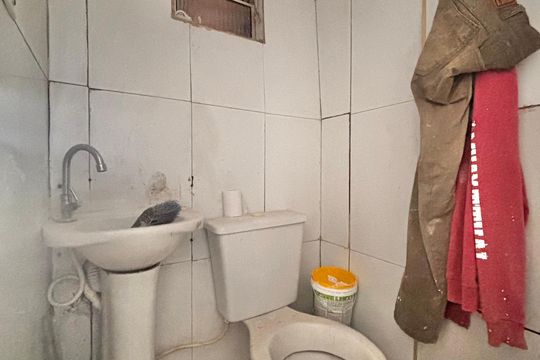 Banheiro de casa para alugar com 1 quarto, 45m² em Jardim Angela Maria, Carapicuíba