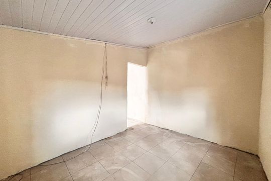 Quarto de casa para alugar com 1 quarto, 45m² em Jardim Angela Maria, Carapicuíba