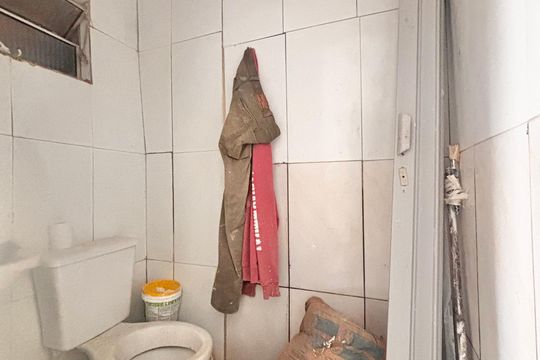 Banheiro de casa para alugar com 1 quarto, 45m² em Jardim Angela Maria, Carapicuíba